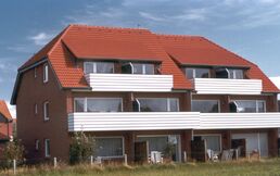 freie Wiesen rund ums Haus Hausbild